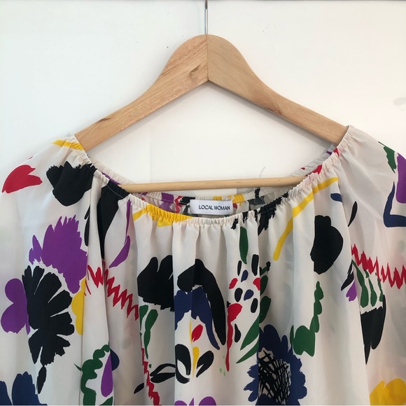 Local Woman silk dress - Picture 3 of 12